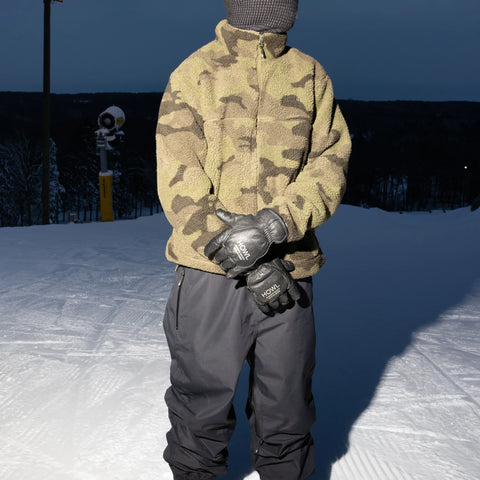 Howl Berber Fleece in Washed Camo – on snow