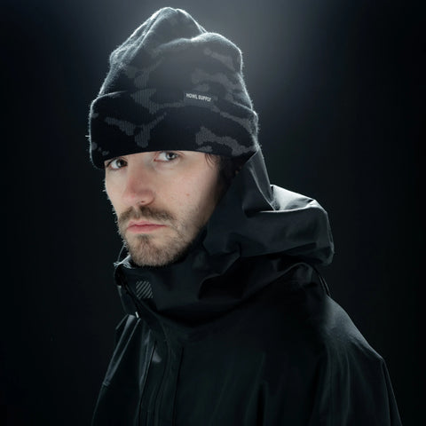 Howl Paragon Beanie in Black – worn