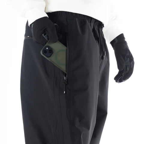 Howl Shell Pant in Black – pocket detail
