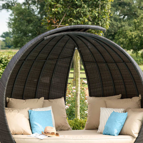 Maze Lotus Daybed