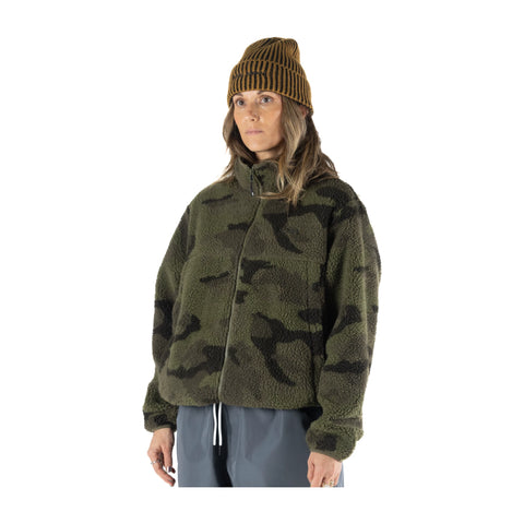 Howl Berber Fleece in Washed Camo – on model