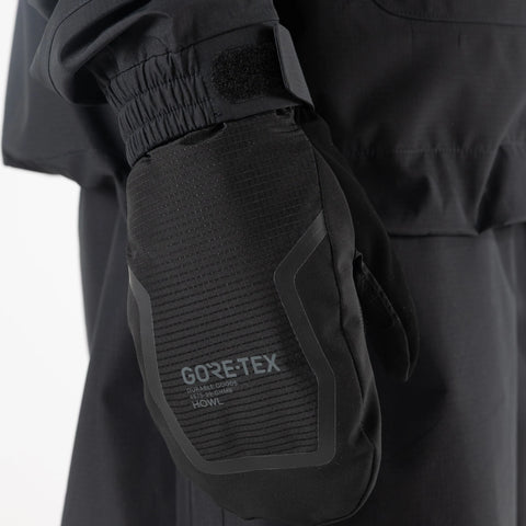 Howl Helm GORE-TEX Mitt in Black – on hand