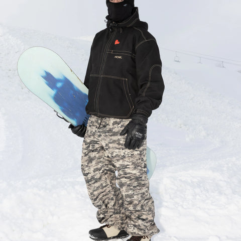 Howl Nowhere Pant in Camo – on snow