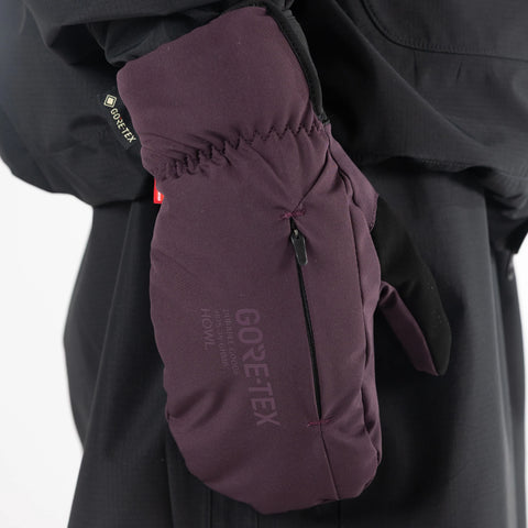 Howl Pocket GORE-TEX Mitt in Plum – on hand