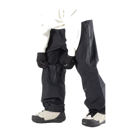Howl Shell Pant in Black – front